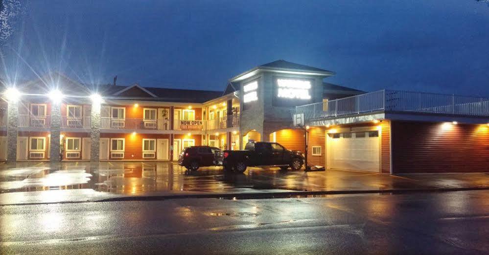Super 8 By Wyndham Watrous Motel Exterior photo